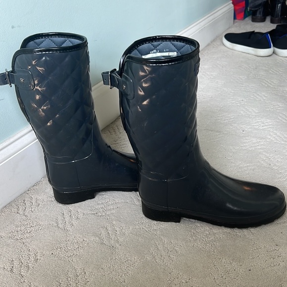 Hunter Refined High Gloss Quilted Short Waterproof Rain Boot in Dark Slate - Picture 4 of 7